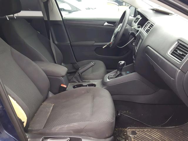 3VW2K7AJ1CM409612 - 2012 VOLKSWAGEN JETTA BASE BLUE photo 5