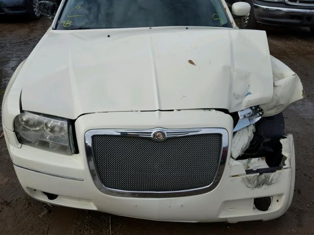 2C3JA53G25H691871 - 2005 CHRYSLER 300 WHITE photo 7