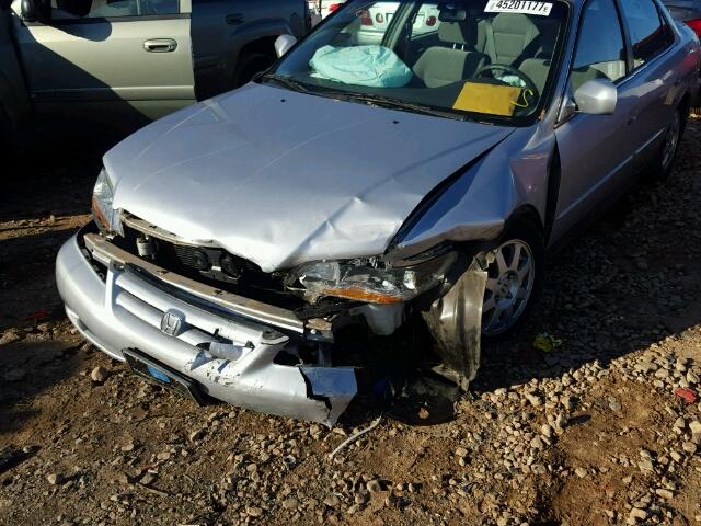 1HGCG56782A165917 - 2002 HONDA ACCORD SE SILVER photo 9