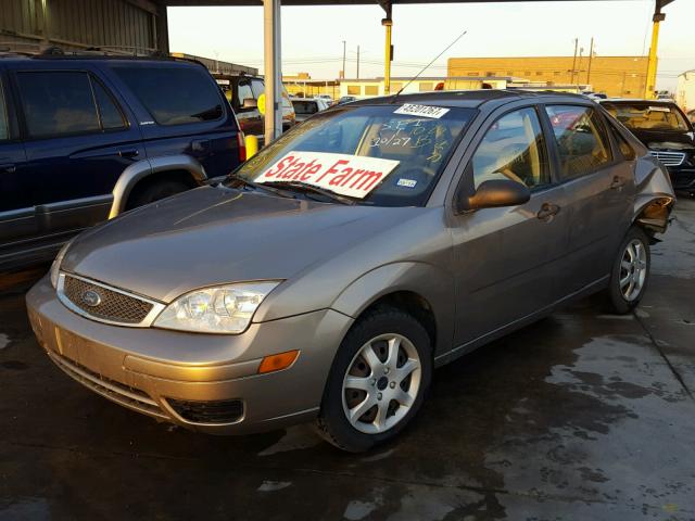 1FAFP34N45W285969 - 2005 FORD FOCUS BROWN photo 2