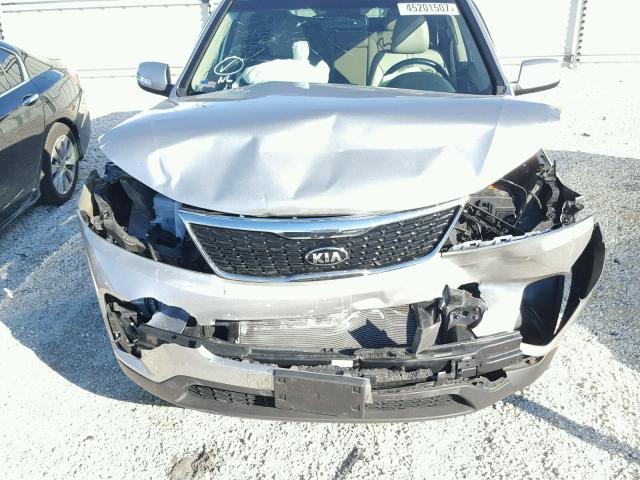 5XYKUDA79FG617156 - 2015 KIA SORENTO EX SILVER photo 7