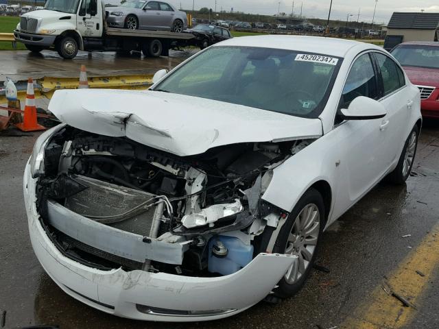 W04GN5EC6B1052756 - 2011 BUICK REGAL WHITE photo 2