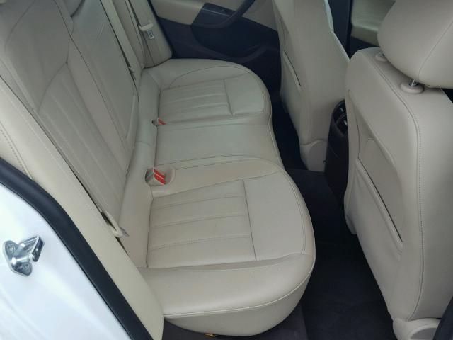 W04GN5EC6B1052756 - 2011 BUICK REGAL WHITE photo 6
