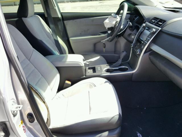 4T1BF1FK6FU964881 - 2015 TOYOTA CAMRY LE ვერცხლისფერი ფოტო 5