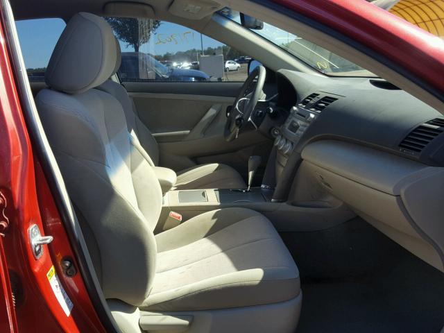 4T1BF3EK1BU686074 - 2011 TOYOTA CAMRY BASE RED photo 5