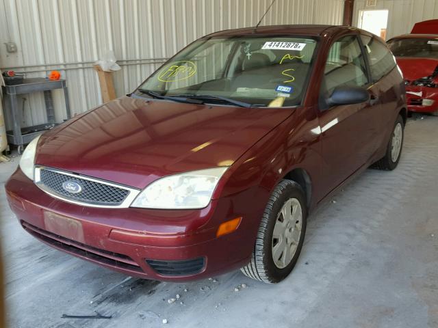 1FAFP31N07W208376 - 2007 FORD FOCUS ZX3 RED photo 2