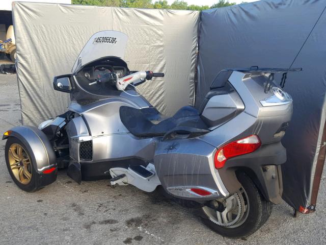 2BXJBWC16CV002228 - 2012 CAN-AM SPYDER ROA SILVER photo 3