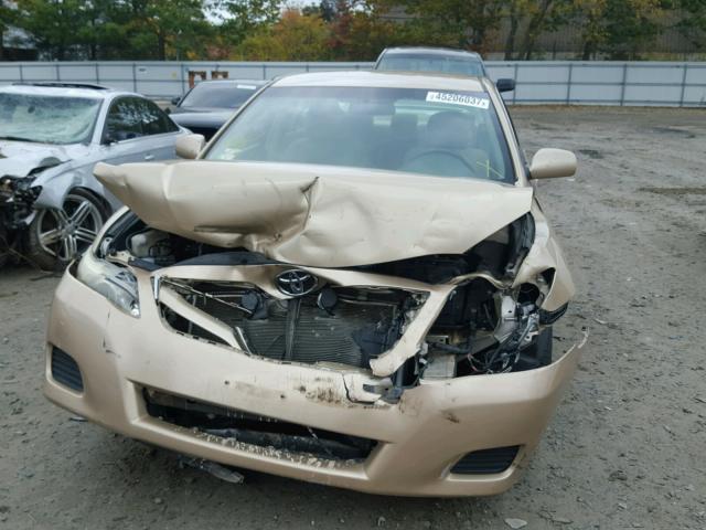 4T1BF3EK6AU003607 - 2010 TOYOTA CAMRY GOLD photo 9