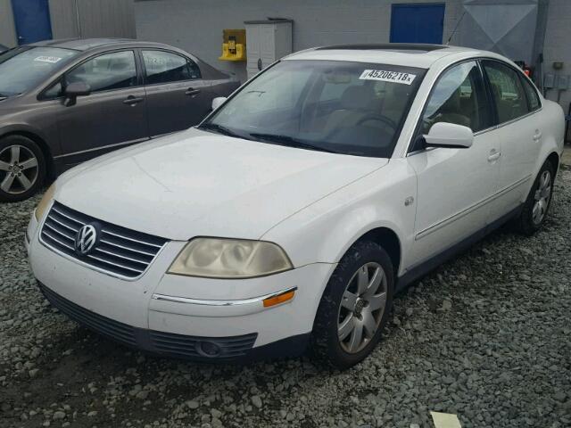 WVWRH63B71E153589 - 2001 VOLKSWAGEN PASSAT GLX WHITE photo 2