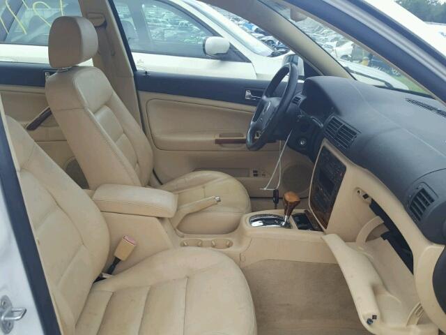 WVWRH63B71E153589 - 2001 VOLKSWAGEN PASSAT GLX WHITE photo 5