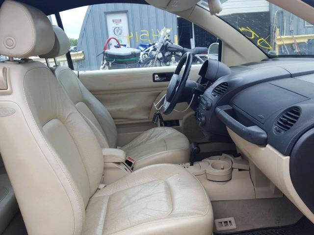 3VWCM31Y05M362872 - 2005 VOLKSWAGEN NEW BEETLE 白色 照片 5