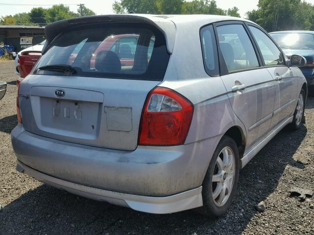 KNAFE162355076751 - 2005 KIA SPECTRA5 SILVER photo 4