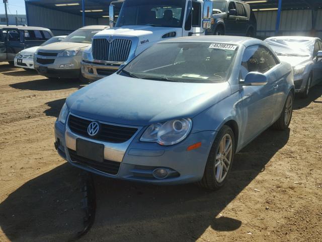 WVWFA71F38V008000 - 2008 VOLKSWAGEN EOS LUX BLUE photo 2