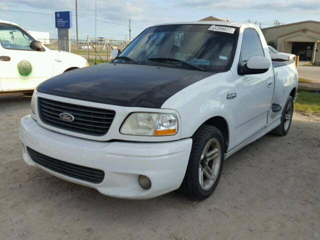 2FTRF07314CA32797 - 2004 FORD F150 SVT L WHITE photo 2