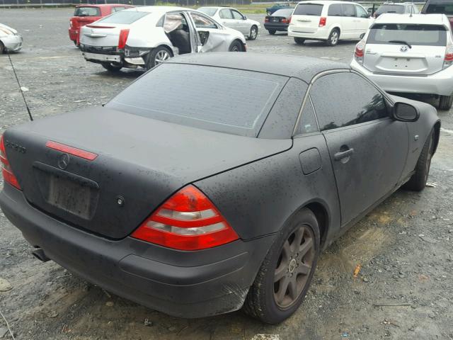 WDBKK47F7YF145046 - 2000 MERCEDES-BENZ SLK 230 KO BLACK photo 4