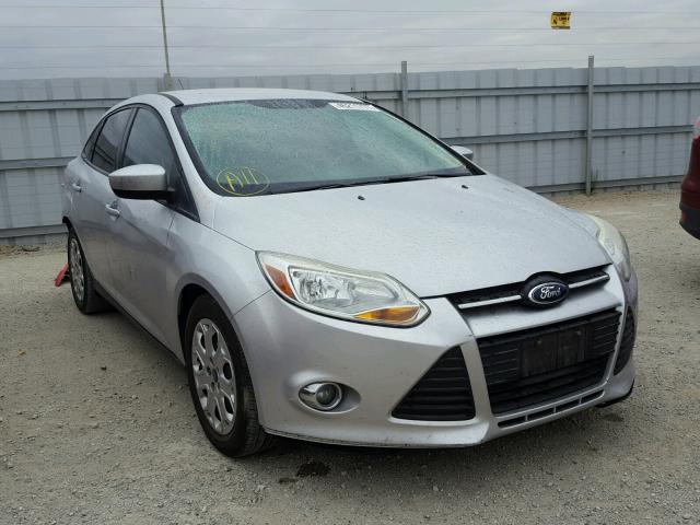 1FAHP3F21CL244287 - 2012 FORD FOCUS SE SILVER photo 1