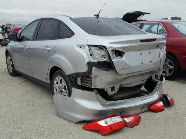 1FAHP3F21CL244287 - 2012 FORD FOCUS SE SILVER photo 3