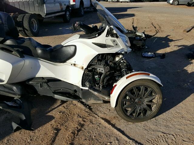 2BXNBDD13EV001545 - 2014 CAN-AM SPYDER ROA WHITE photo 5