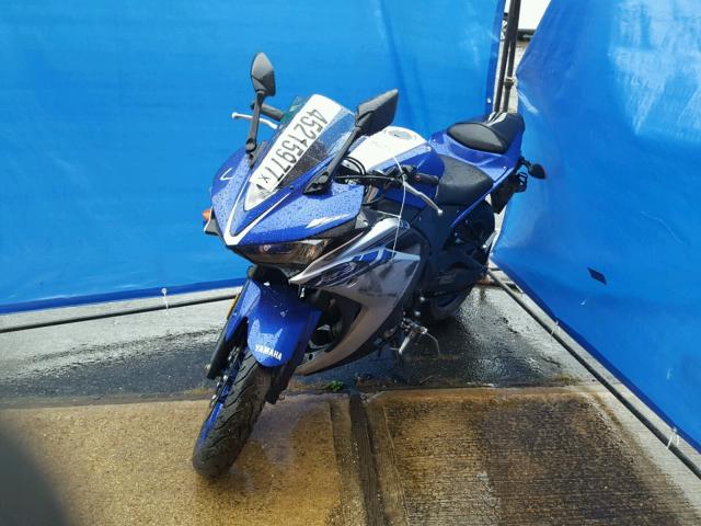 MH3RH06Y9GK011561 - 2016 YAMAHA YZFR3 BLUE photo 2