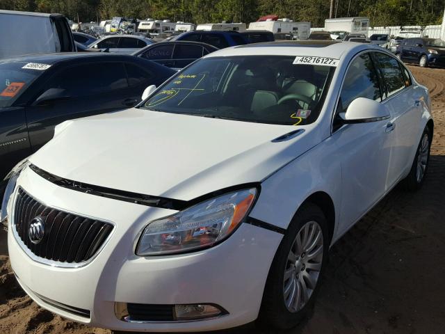 2G4GS5EVXD9173445 - 2013 BUICK REGAL PREM WHITE photo 2