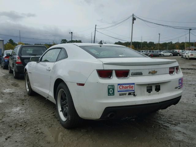 2G1FA1E37D9134752 - 2013 CHEVROLET CAMARO WHITE photo 3