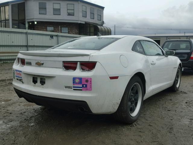 2G1FA1E37D9134752 - 2013 CHEVROLET CAMARO WHITE photo 4