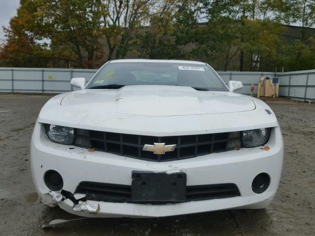 2G1FA1E37D9134752 - 2013 CHEVROLET CAMARO WHITE photo 9