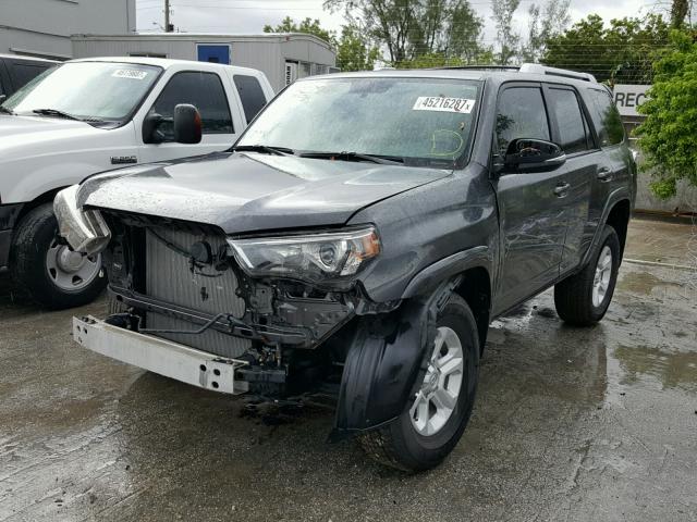 JTEBU5JR4G5315156 - 2016 TOYOTA 4RUNNER GRAY photo 2