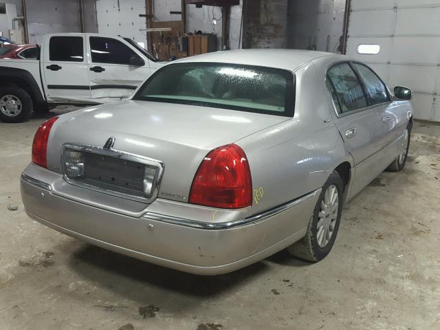 1LNHM81W95Y666285 - 2005 LINCOLN TOWN CAR S SILVER photo 4