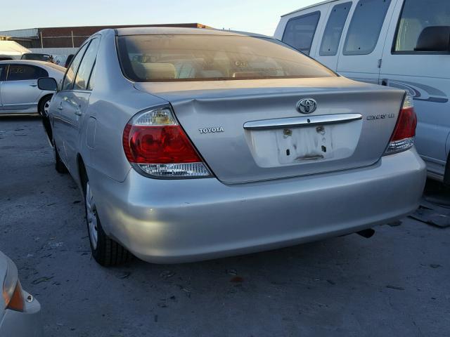 4T1BE32K45U013498 - 2005 TOYOTA CAMRY LE 银色 照片 3