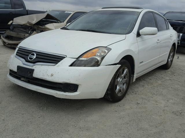 1N4CL21E08C129768 - 2008 NISSAN ALTIMA HYB WHITE photo 2