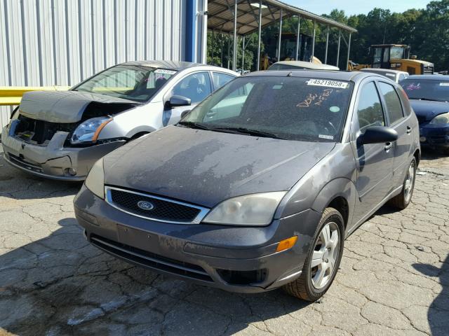 1FAFP37N16W119194 - 2006 FORD FOCUS ZX5 GRAY photo 2