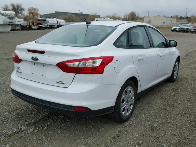 1FAHP3F2XCL470294 - 2012 FORD FOCUS WHITE photo 4