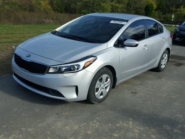 3KPFK4A74HE014638 - 2017 KIA FORTE SILVER photo 2