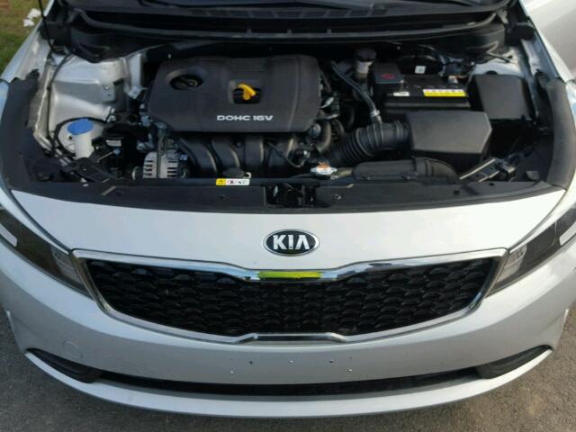 3KPFK4A74HE014638 - 2017 KIA FORTE SILVER photo 7