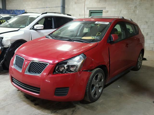 5Y2SP6E06AZ403266 - 2010 PONTIAC VIBE RED photo 2