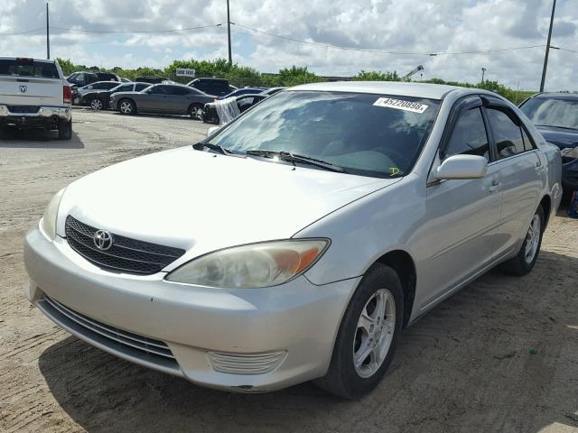 4T1BE32K53U208555 - 2003 TOYOTA CAMRY LE ვერცხლისფერი ფოტო 2