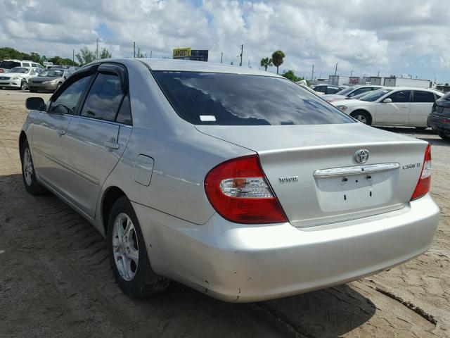 4T1BE32K53U208555 - 2003 TOYOTA CAMRY LE ვერცხლისფერი ფოტო 3