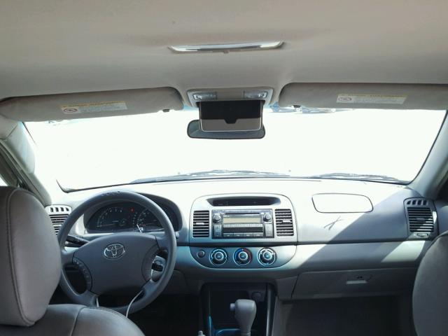 4T1BE32K53U208555 - 2003 TOYOTA CAMRY LE ვერცხლისფერი ფოტო 9