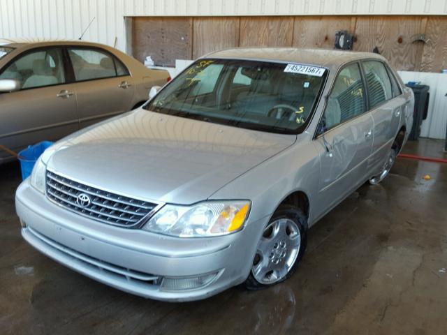 4T1BF28B24U345632 - 2004 TOYOTA AVALON SILVER photo 2