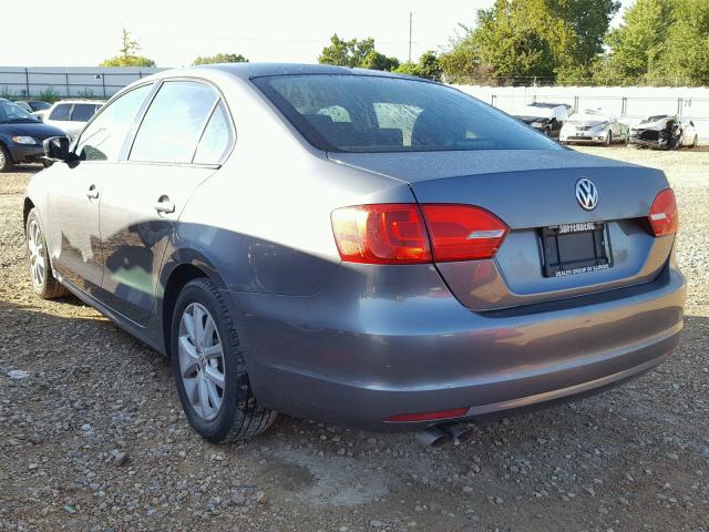 3VW1K7AJ8EM352257 - 2014 VOLKSWAGEN JETTA BASE ნაცრისფერი ფოტო 3