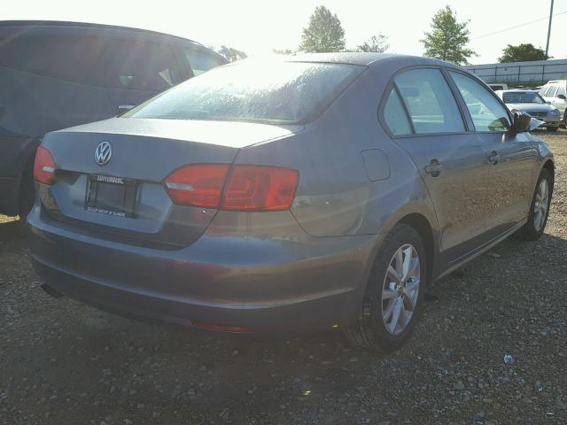 3VW1K7AJ8EM352257 - 2014 VOLKSWAGEN JETTA BASE ნაცრისფერი ფოტო 4