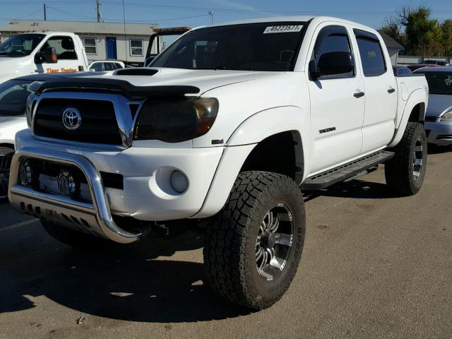 5TELU42N06Z195012 - 2006 TOYOTA TACOMA DOU WHITE photo 2