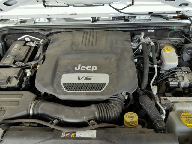 1C4BJWDG8FL627200 - 2015 JEEP WRANGLER U WHITE photo 7