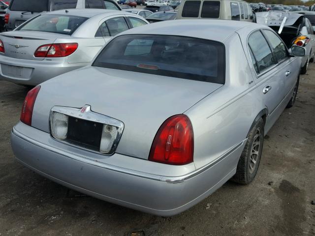 1LNHM82W62Y631830 - 2002 LINCOLN TOWN CAR S SILVER photo 4