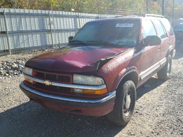 1GNDT13W212114917 - 2001 CHEVROLET BLAZER BURGUNDY photo 2