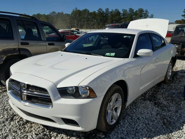 2C3CDXBG0EH267750 - 2014 DODGE CHARGER SE WHITE photo 2