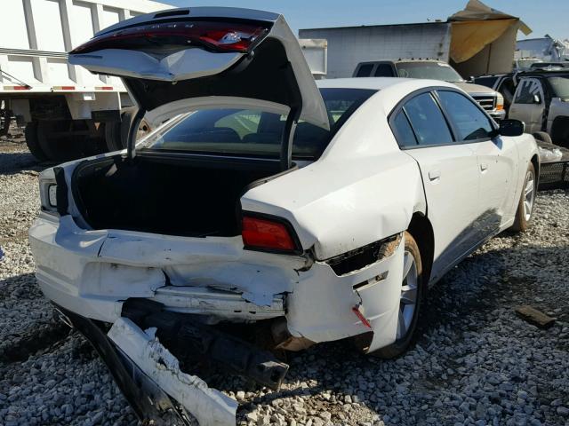 2C3CDXBG0EH267750 - 2014 DODGE CHARGER SE WHITE photo 4