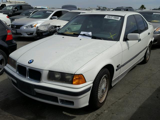 WBACB432XSFM21832 - 1995 BMW 325 I AUTO WHITE photo 2