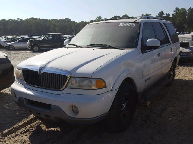 5LMEU27A1YLJ23023 - 2000 LINCOLN NAVIGATOR WHITE photo 2